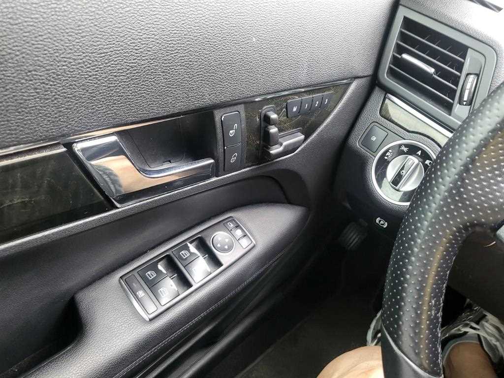 Mercedes-Benz E-Class — photo 09