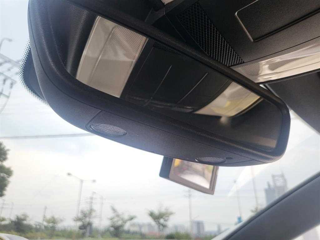 Mercedes-Benz E-Class — photo 11