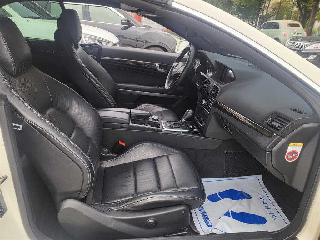 Mercedes-Benz E-Class — photo 13
