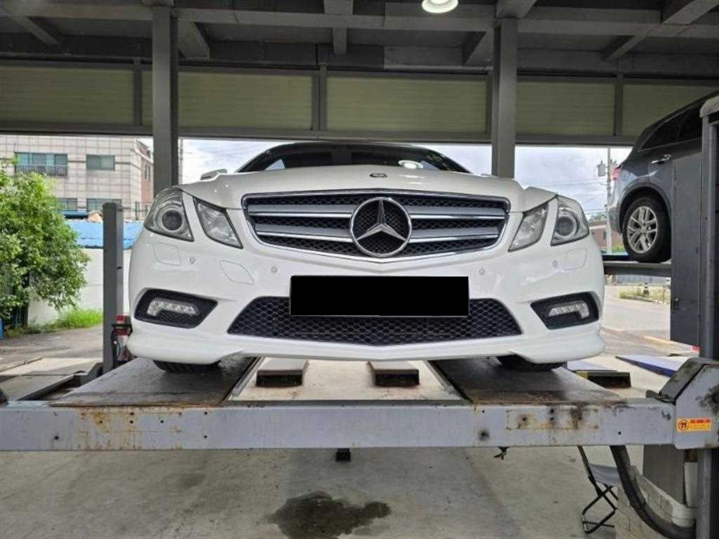Mercedes-Benz E-Class — photo 20