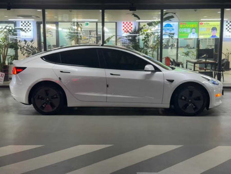 Tesla Model 3 — photo 03
