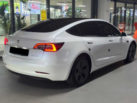 Tesla Model 3 — photo 04