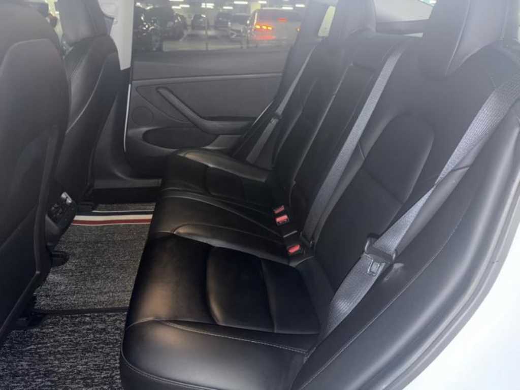 Tesla Model 3 — photo 07