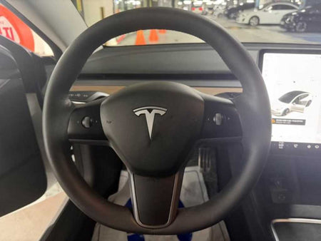 Tesla Model 3 — photo 08