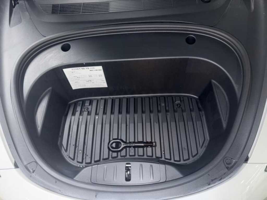 Tesla Model 3 — photo 19