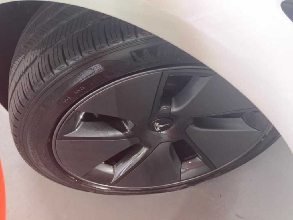 Tesla Model 3 — photo 20