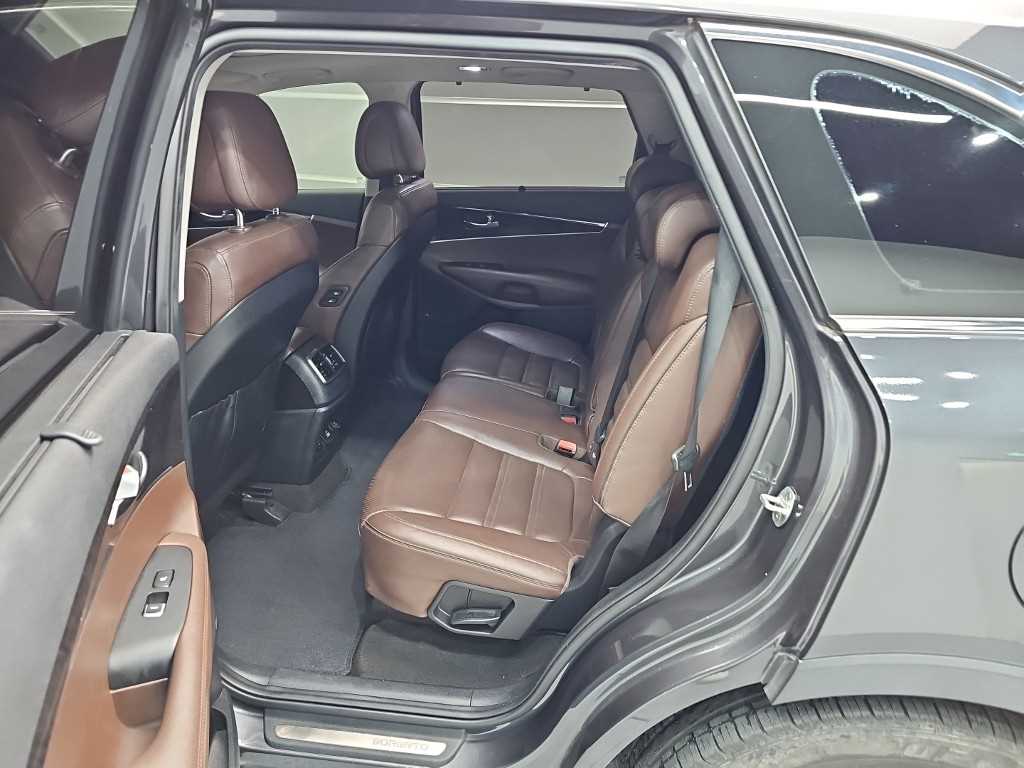 Kia Sorento — photo 12