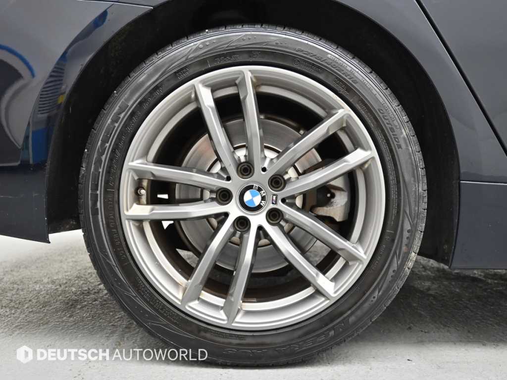 BMW 5-Series — photo 06