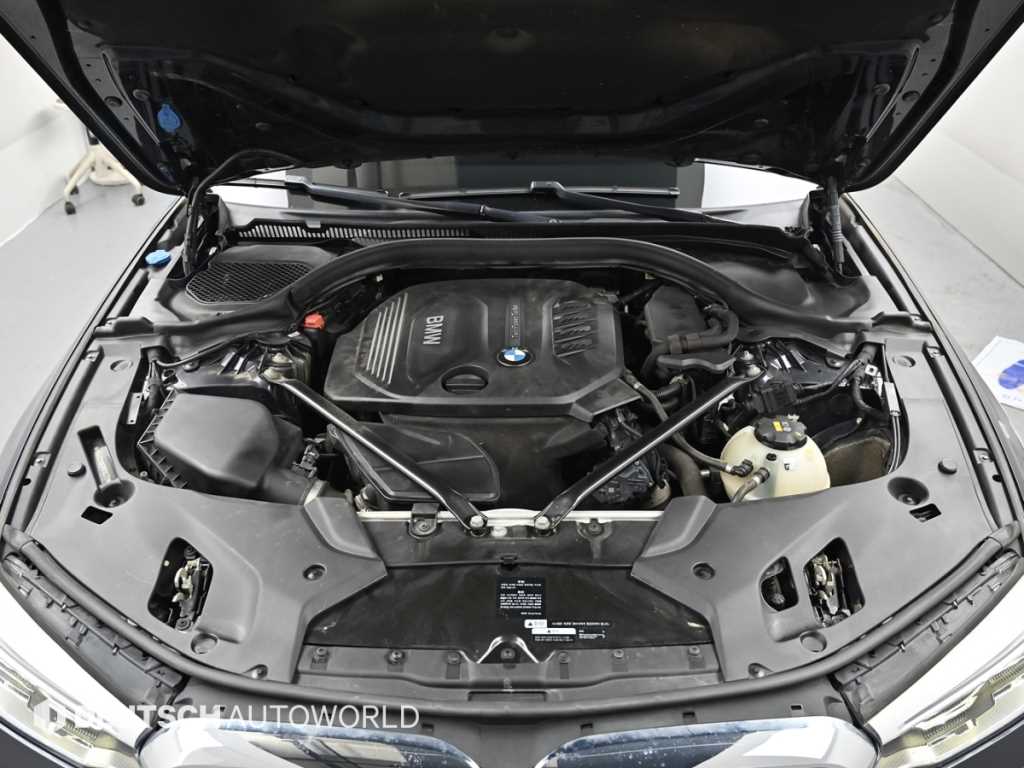 BMW 5-Series — photo 07