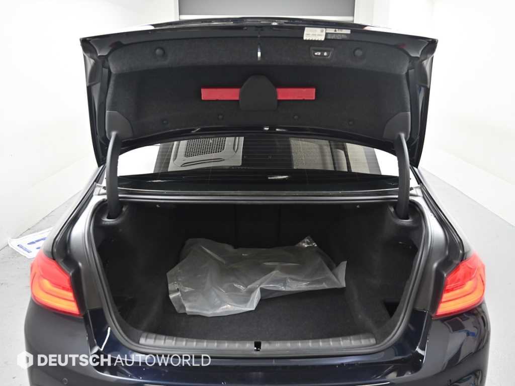 BMW 5-Series — photo 19