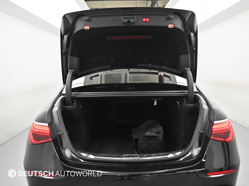 Mercedes-Benz S-Class — photo 19