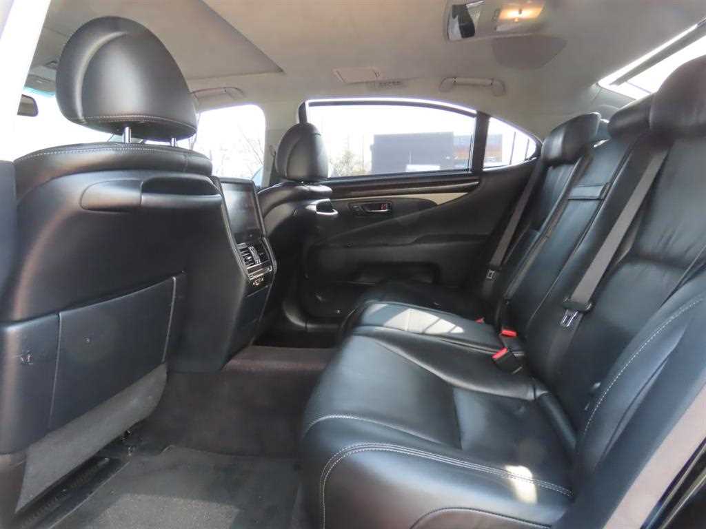 Lexus LS — photo 06