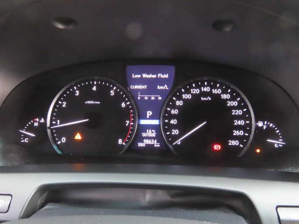 Lexus LS — photo 10