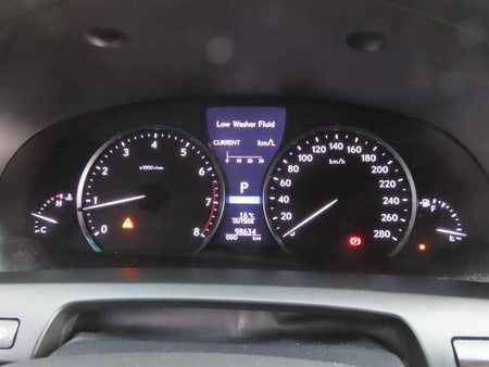 Lexus LS — photo 10