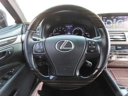 Lexus LS — photo 12