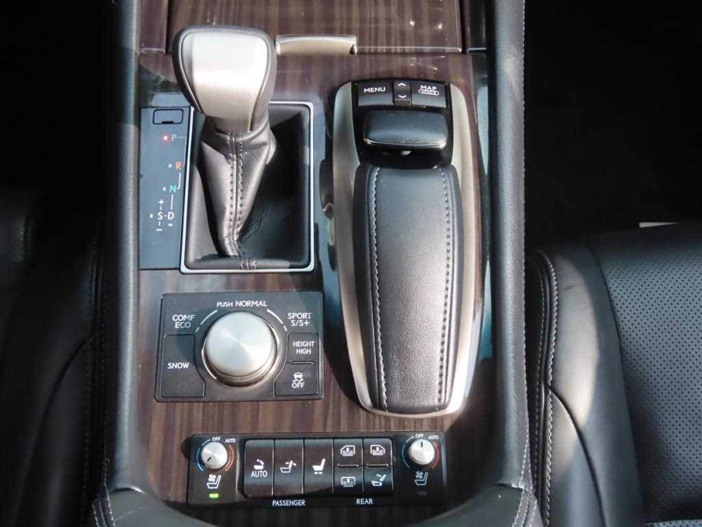 Lexus LS — photo 13