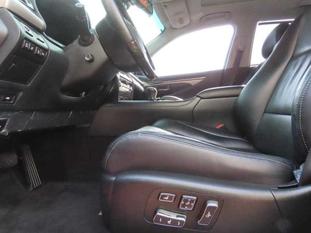 Lexus LS — photo 15