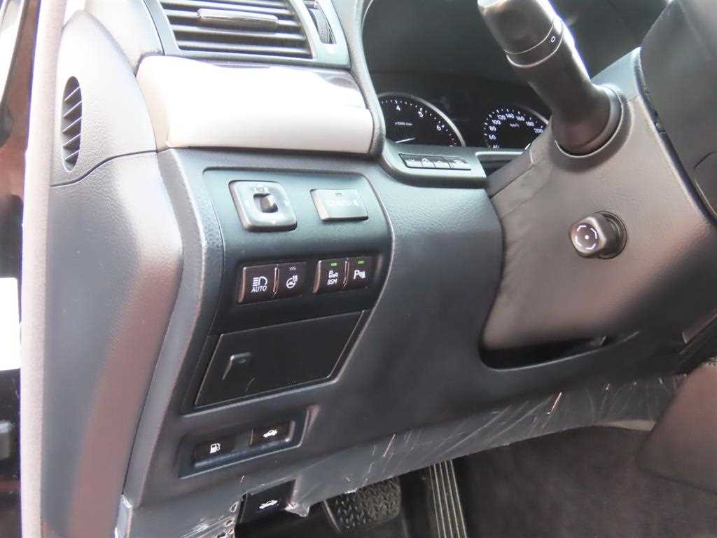 Lexus LS — photo 16