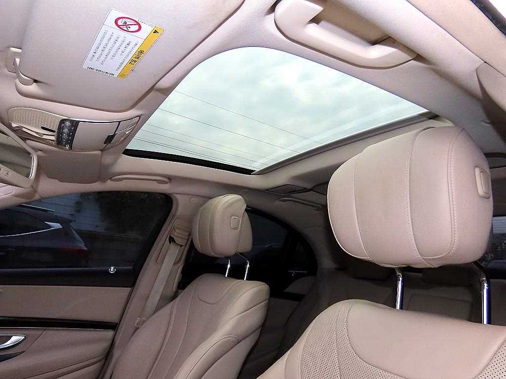 Mercedes-Benz S-Class — photo 16