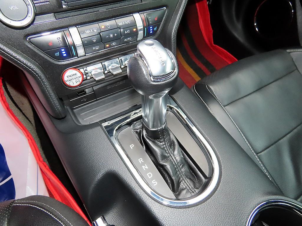 Ford Mustang — photo 10