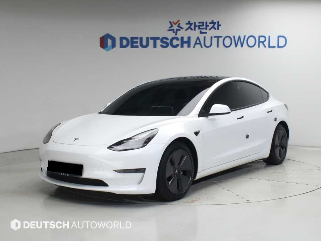 Tesla Model 3 — photo 01