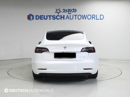 Tesla Model 3 — photo 04