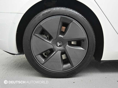 Tesla Model 3 — photo 05