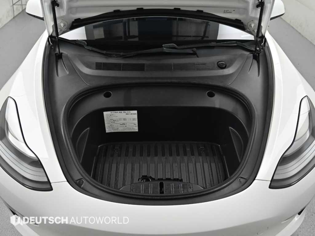 Tesla Model 3 — photo 06