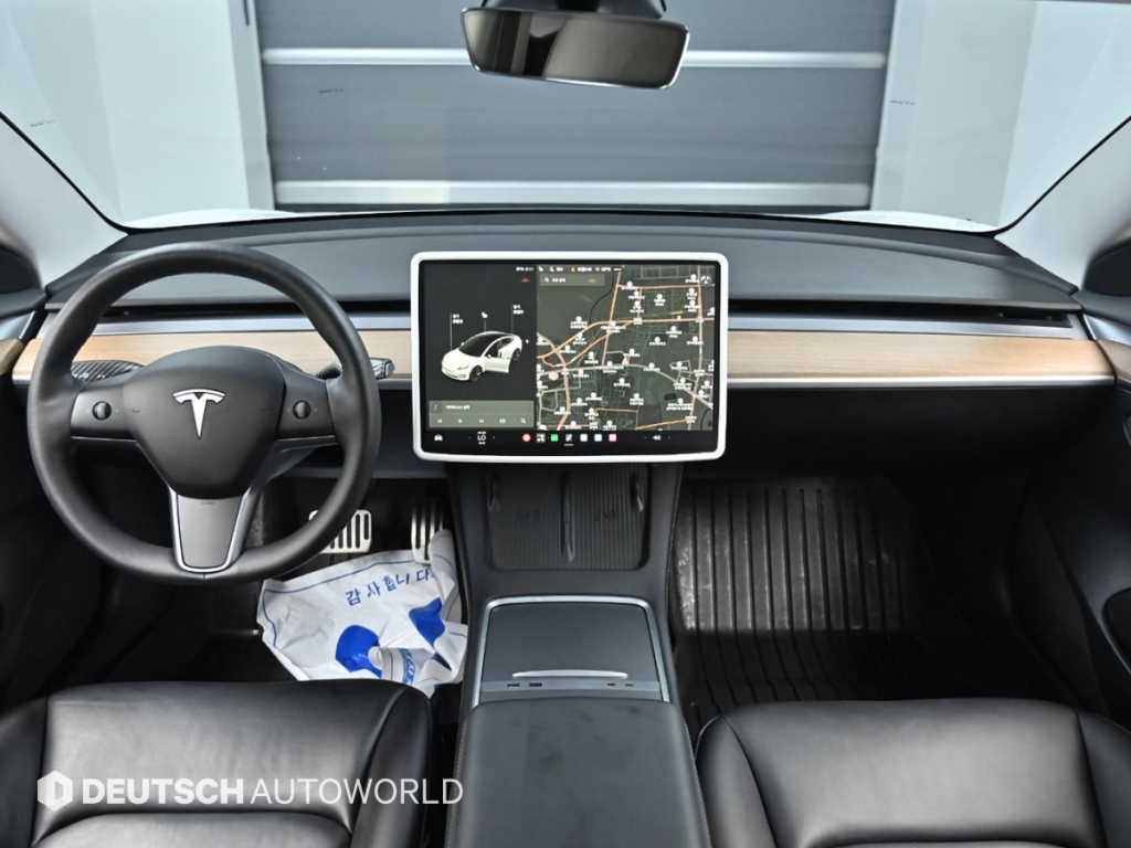 Tesla Model 3 — photo 07