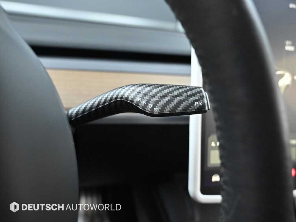 Tesla Model 3 — photo 09