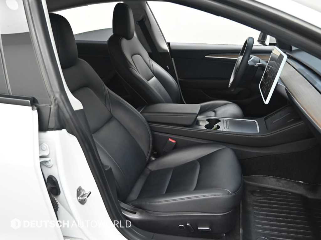 Tesla Model 3 — photo 10