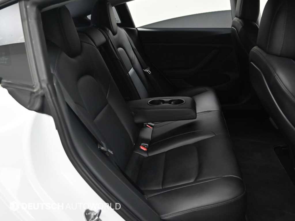 Tesla Model 3 — photo 12