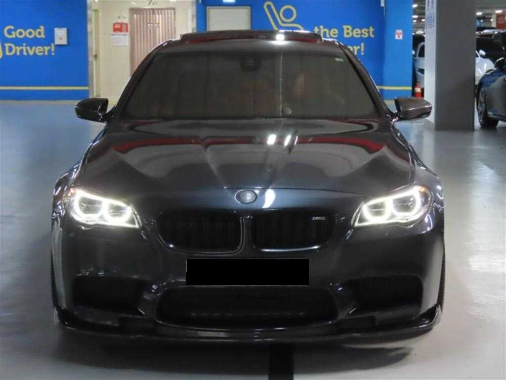 BMW M5 — photo 01