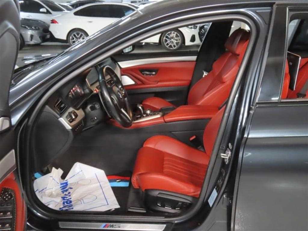 BMW M5 — photo 14