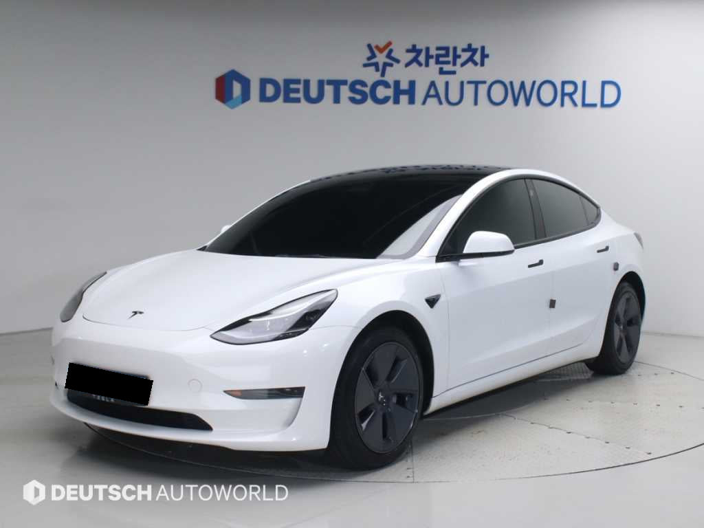 Tesla Model 3 — photo 01