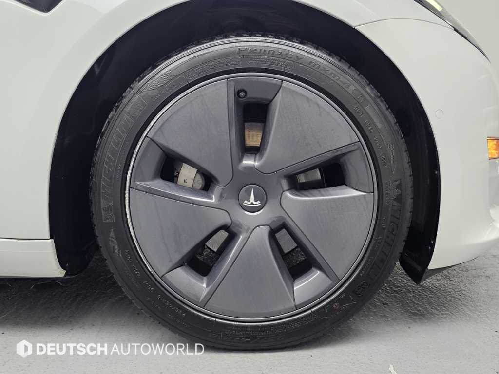 Tesla Model 3 — photo 05