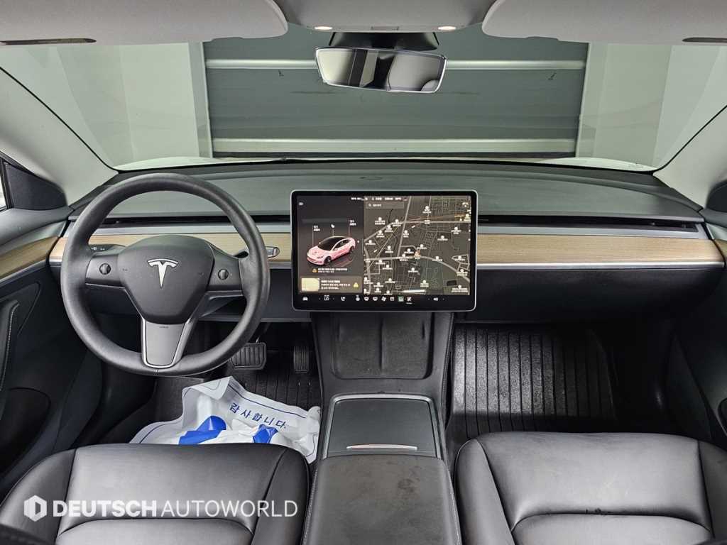 Tesla Model 3 — photo 07