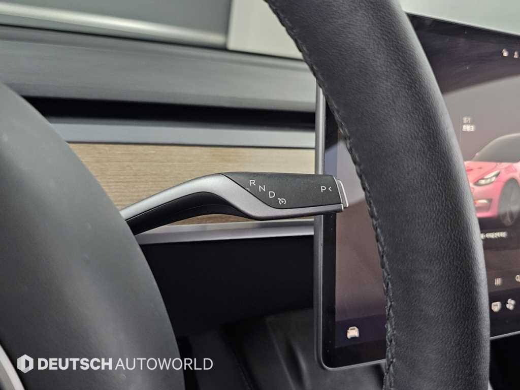 Tesla Model 3 — photo 09