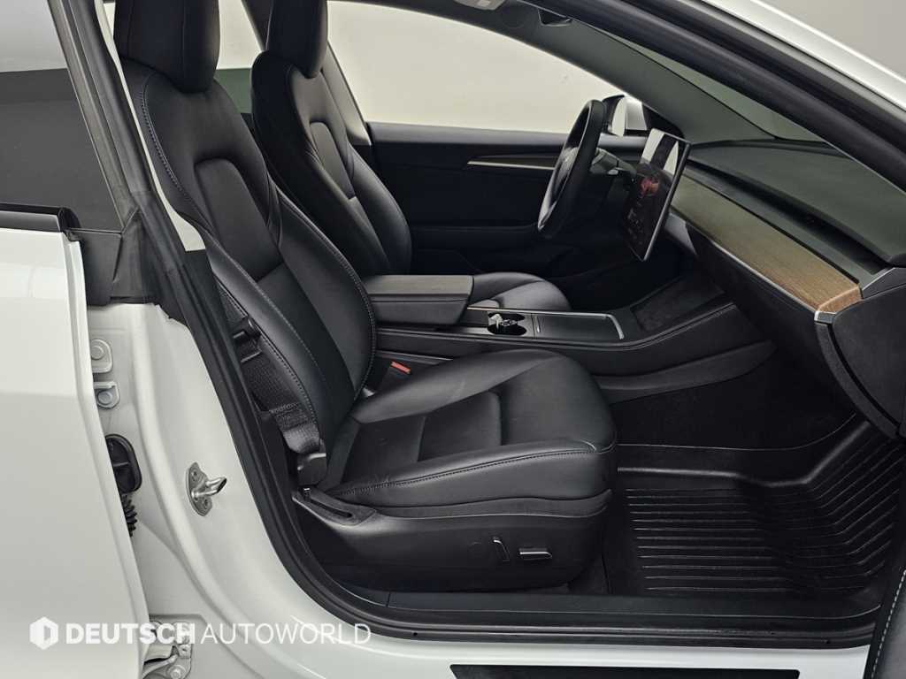 Tesla Model 3 — photo 10