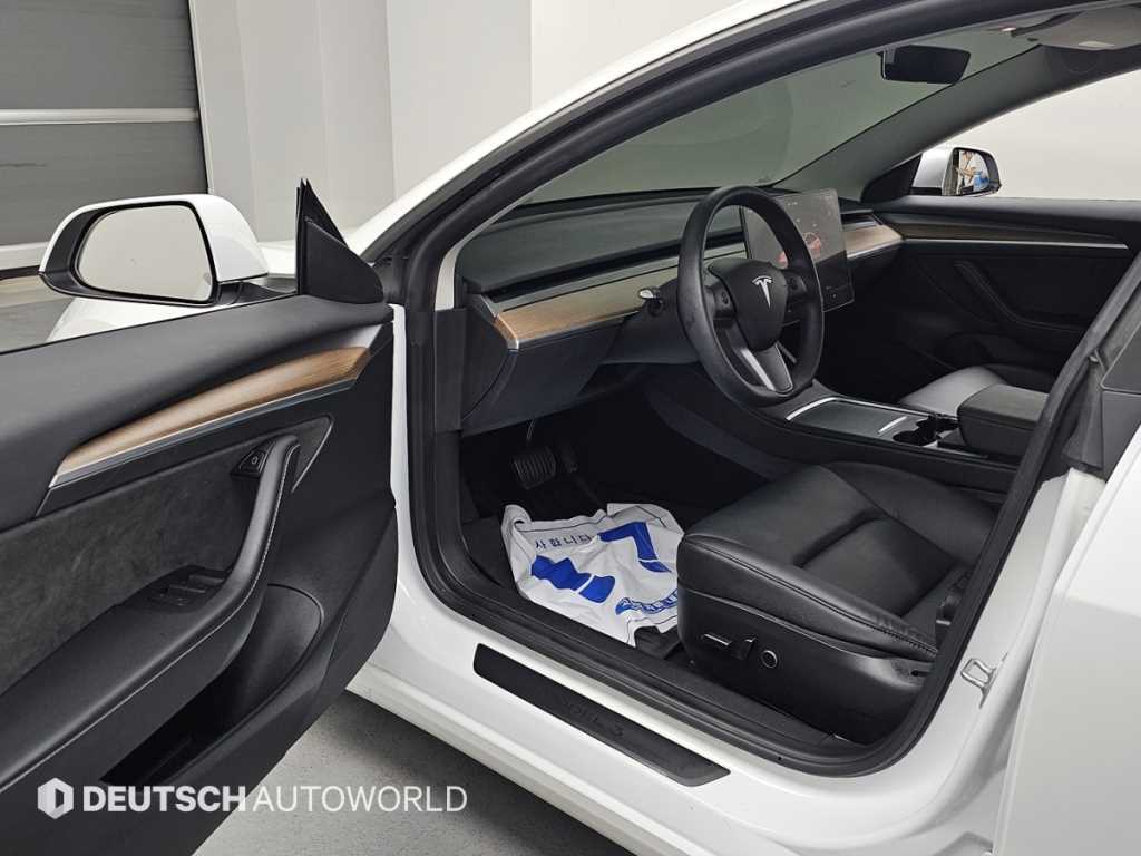 Tesla Model 3 — photo 11
