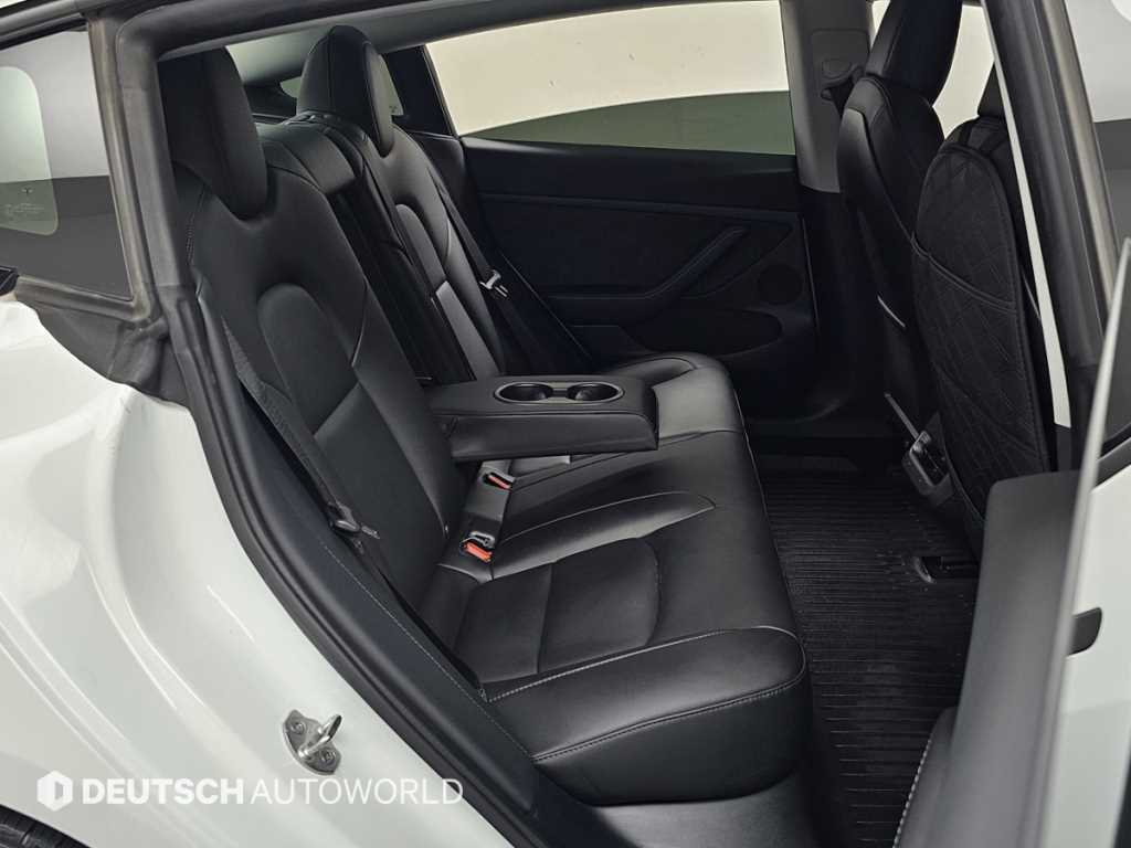 Tesla Model 3 — photo 12