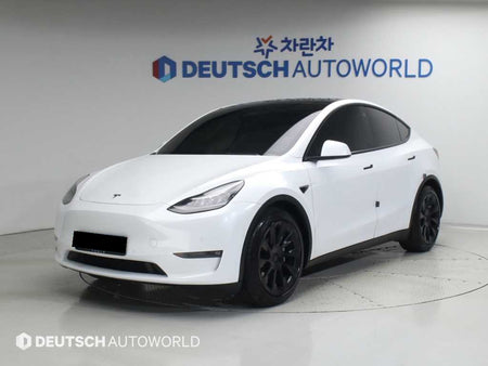 Tesla Model Y — photo 01