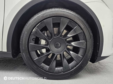 Tesla Model Y — photo 05