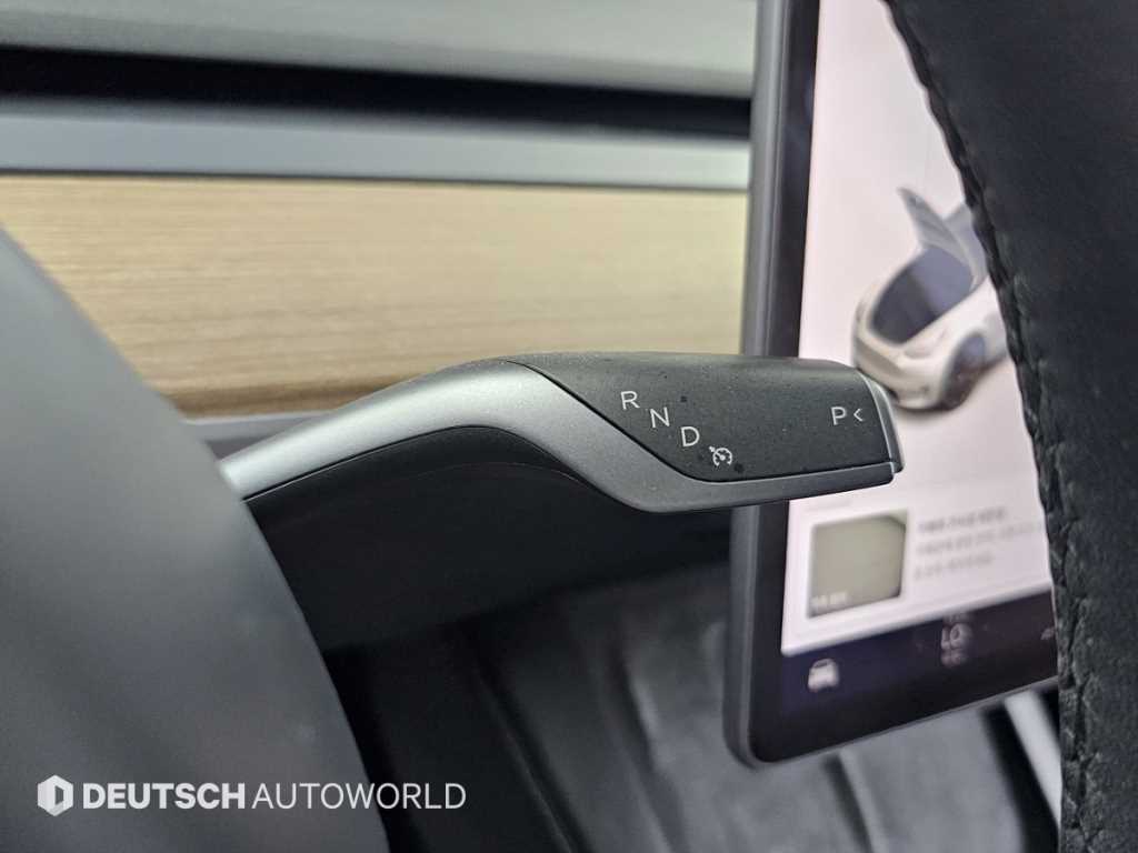 Tesla Model Y — photo 09