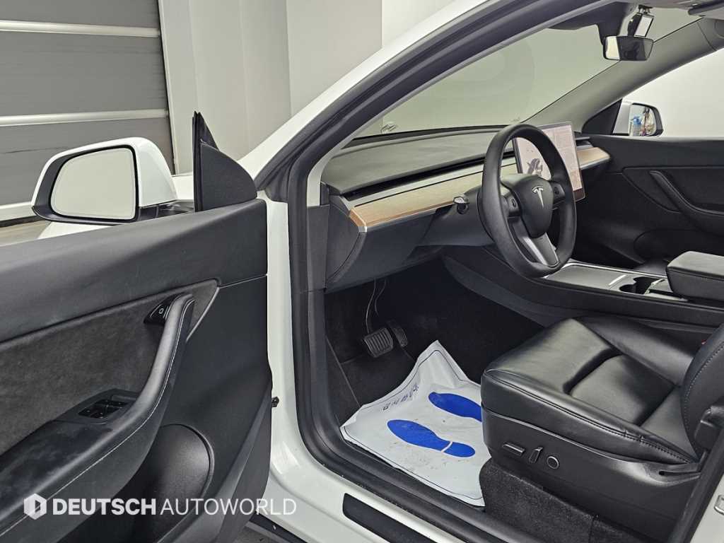 Tesla Model Y — photo 11