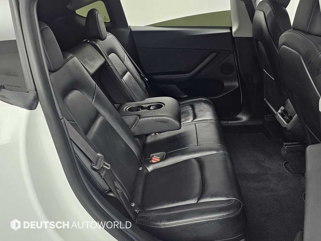 Tesla Model Y — photo 12