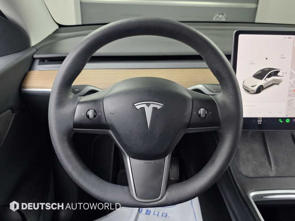 Tesla Model Y — photo 13