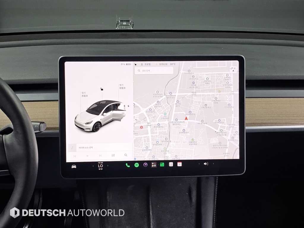 Tesla Model Y — photo 14