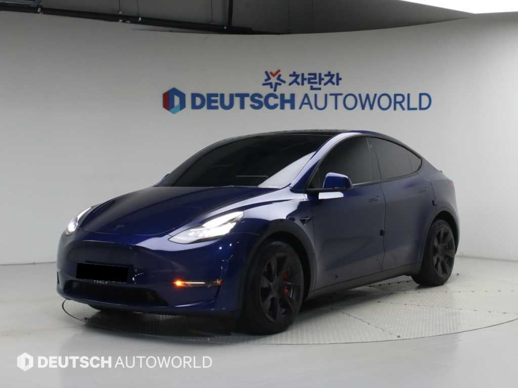 Tesla Model Y — photo 01