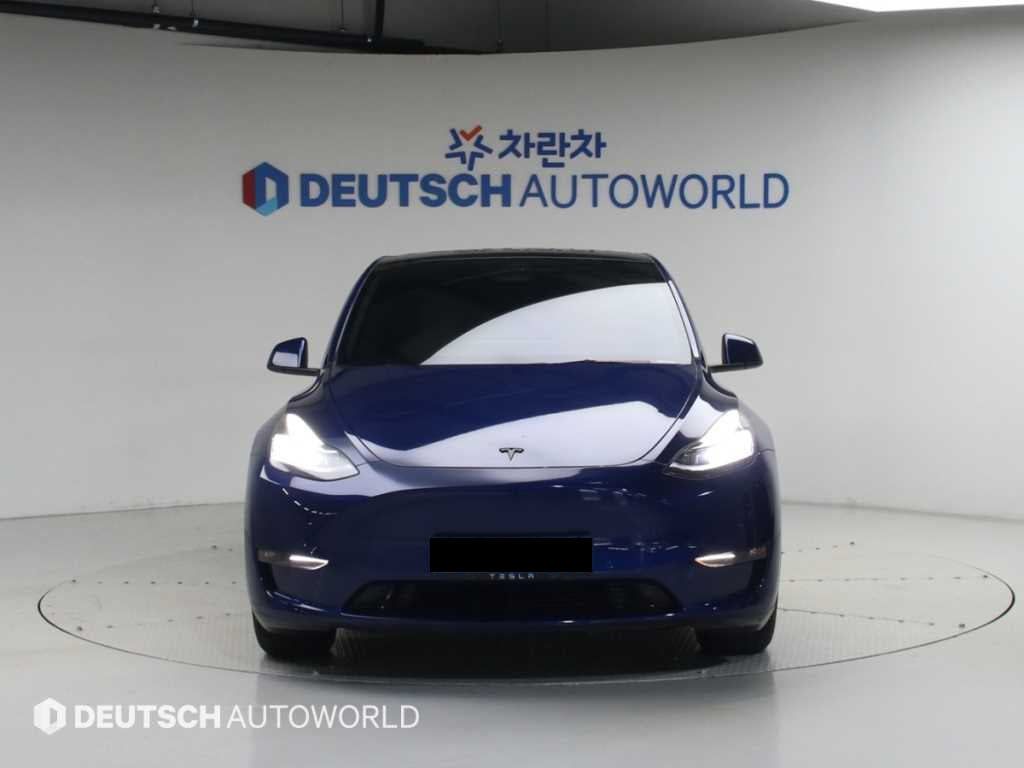 Tesla Model Y — photo 03